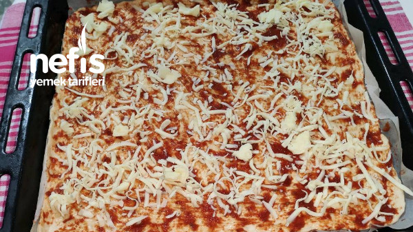 İncecik Hamuruyla Nefis Tepsi Pizzası