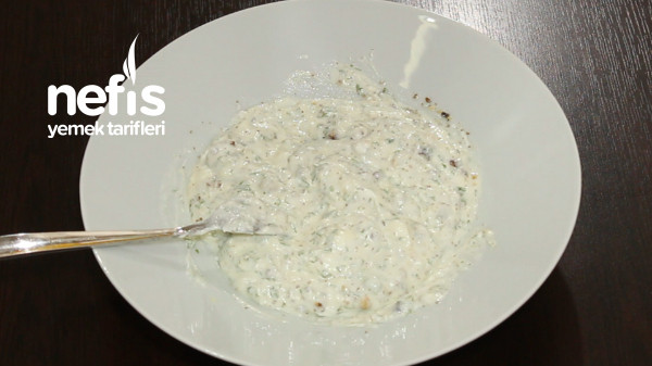 Yoğurtlu Cevizli Çiğ Kereviz Salatası (Videolu)
