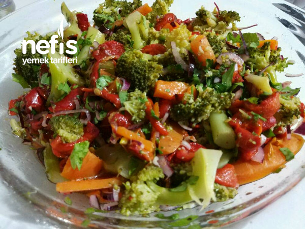 Köz Biberli Brokoli Salatası