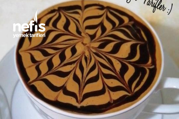 Cafe’yi Evinize Getirin Çikolata Soslu Köpüklü Kahve (Videolu)