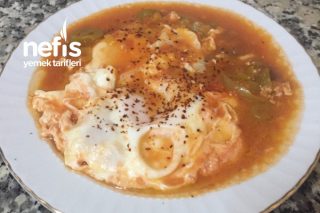 Herzaman Sofraların Baş Tacı Menemen Tarifi