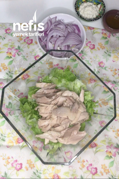 Tavuklu Marul Salatası (Yalancı Sezar)