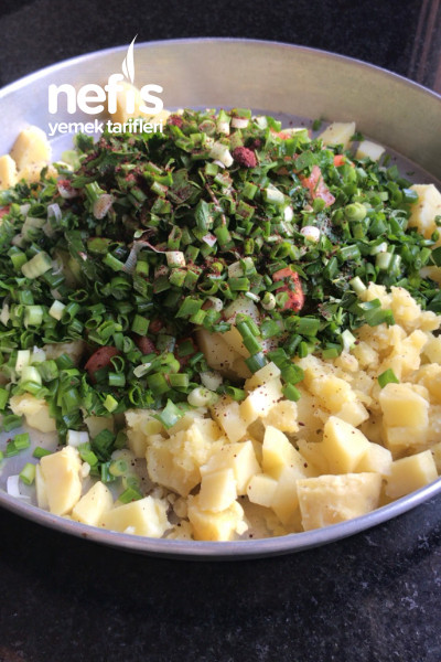 Bol Yeşillikle Patates Salatası