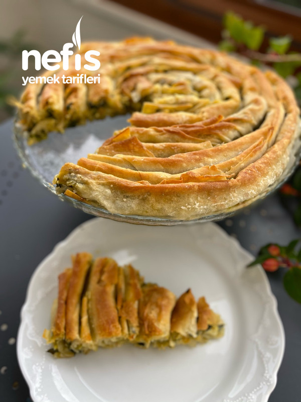 El Açması Sanılan Ispanaklı Börek