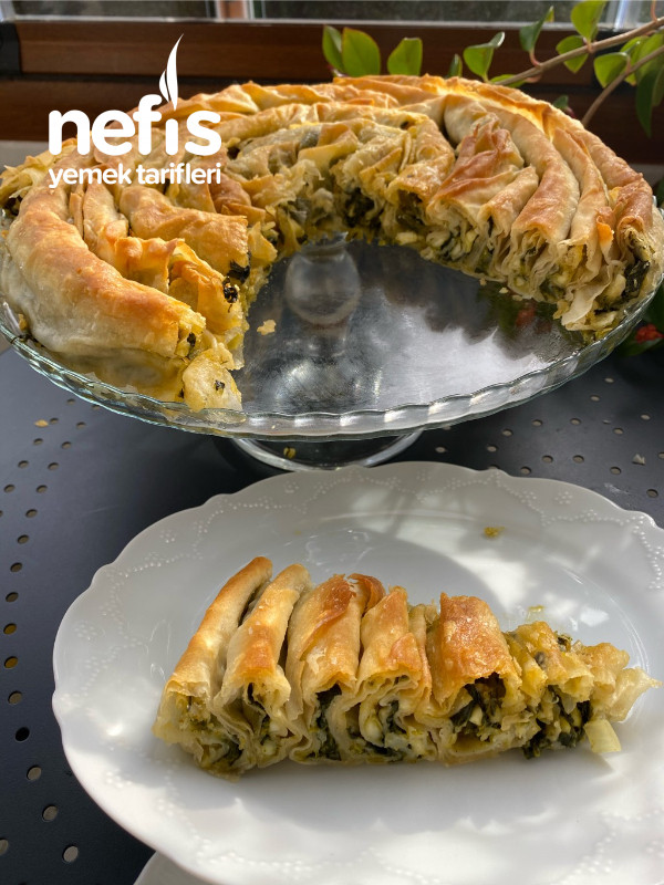 El Açması Sanılan Ispanaklı Börek