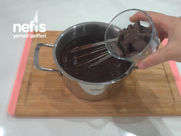 (Videolu) Kıvamı Akışkan Kupta Çikolatalı Pudding