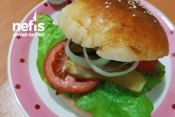 Evde Harika Ekmeği İle Birlikte Hamburger