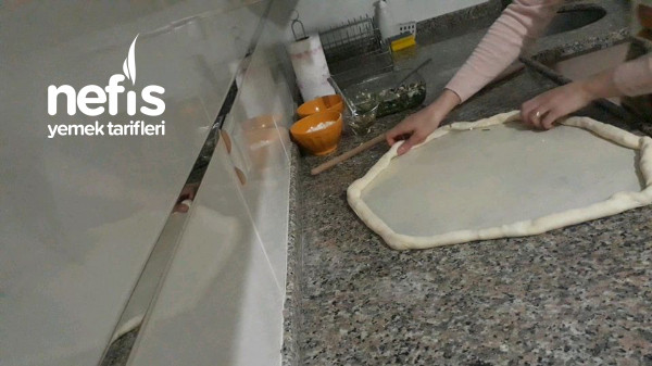 Ispanaklı Peynirli El Açması Börek (VİDEOLU)