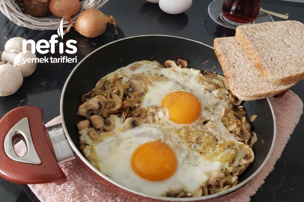 Kahvaltı Sofralarınızın Vazgeçilmezi Olacak Soğanlı Mantarlı Yumurta Tarifi