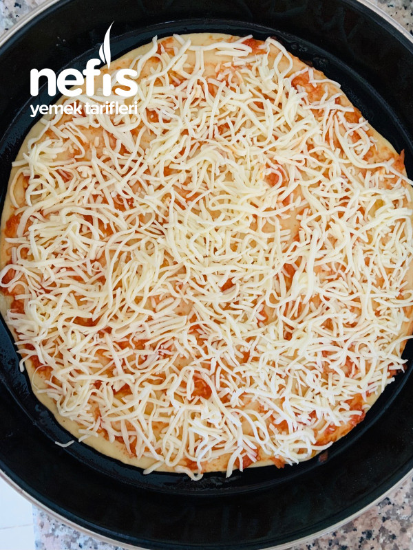 Bol Malzemesi İnce Hamuruyla Nefis Pizza Tarifi