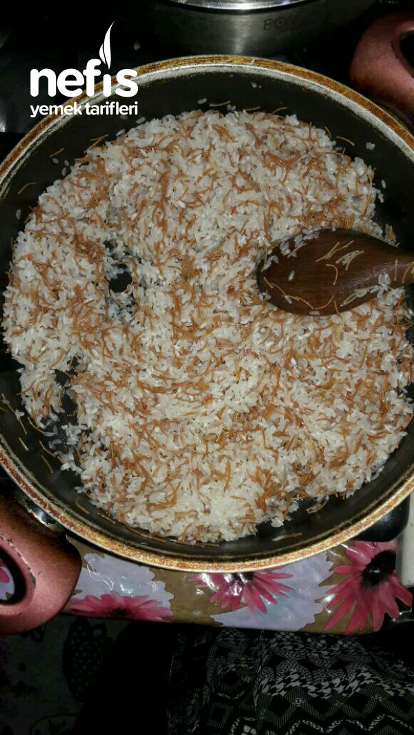 Şehriyeli Pirinç Pilavı Nasıl Yapılır (Tam Ölçülü)