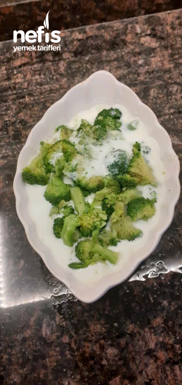 Sarımsaklı Yoğurtlu Brokoli