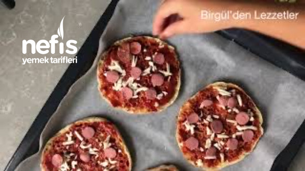Kolayca Hamur Yoğurmadan Yapabileceğiniz Pizza Tarifi
