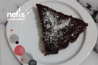 Tart Kalıbında Çikolata Soslu Islak Kek Tarifi