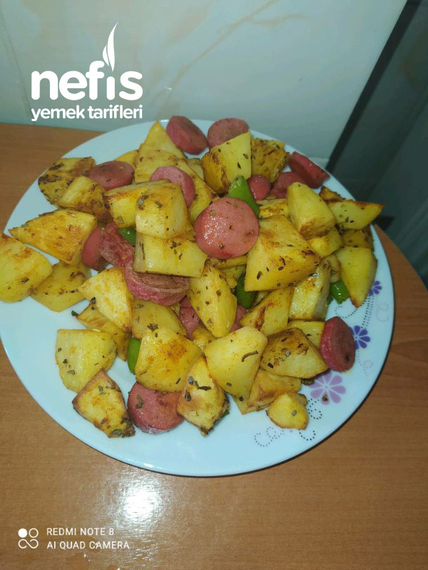 Fırında Patates ,sosis Ve Yeşil Biber(Kahvaltı İçin Pratik)