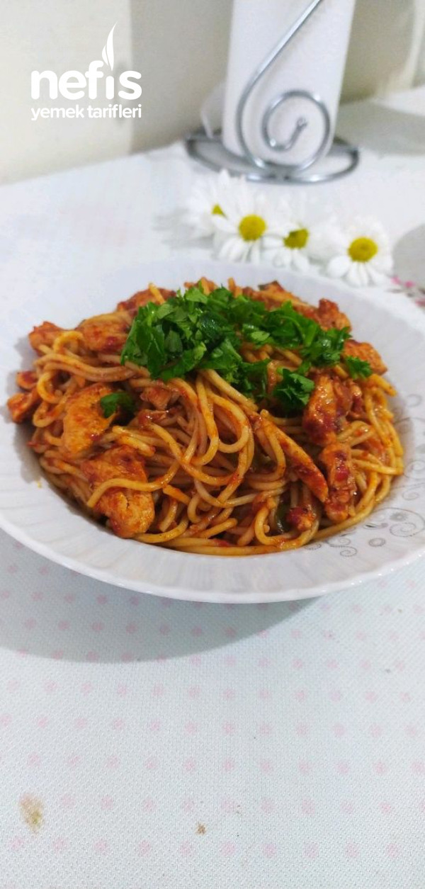 Spagetti (Nefis Sosuyla Tavuklu Makarna)