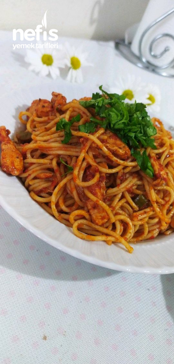 Spagetti (Nefis Sosuyla Tavuklu Makarna)