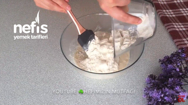 Maya Yok, Kabartma Tozu Yok Sadece Un Ve Suyla Simit Şeklinde Pişiler ...