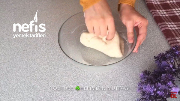 Maya Yok, Kabartma Tozu Yok Sadece Un Ve Suyla Simit Şeklinde Pişiler ...