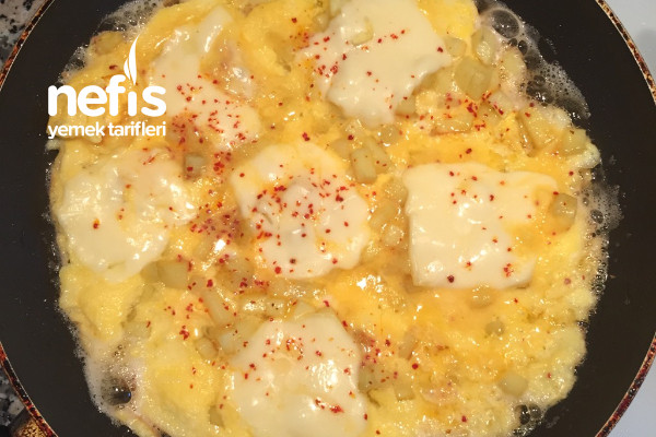 Kahvaltılık Kaşarlı Yumurtalı Patates Tarifi