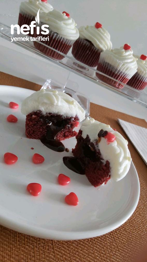 Red Velvet Cupcake (İç Dolgulu)