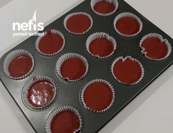 Red Velvet Cupcake (İç Dolgulu)