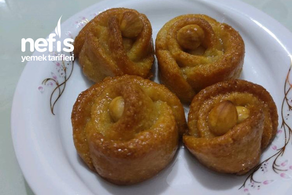 irmikli-gul-tatlisi.jpg