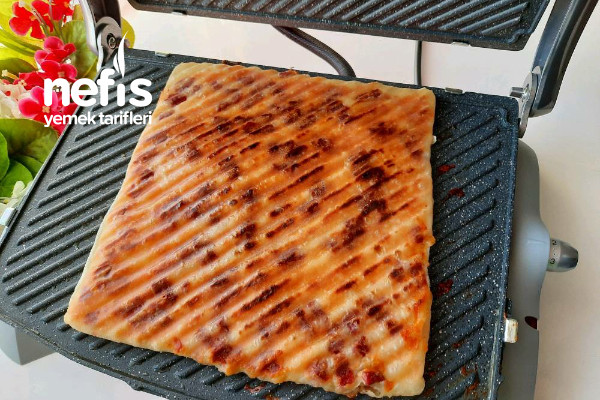 tost-makinesinde-pratik-borek-tarifi.jpg