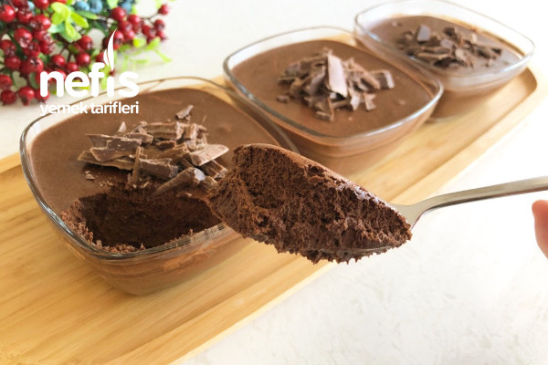 Sadece 4 Malzemeli 5 Dakikada Hazırlayabileceğiniz Çikolatalı Mousse Tarifi (Videolu)
