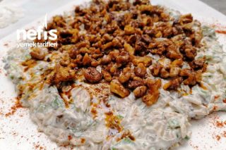 Üzeri Kavrulmuş Cevizli Yoğurtlu Arpa Şehriye Salatası (Videolu) Tarifi