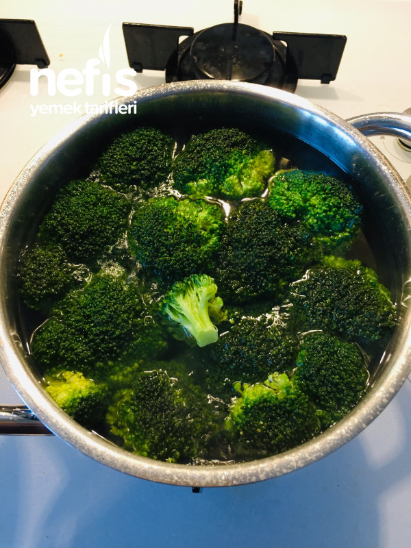 Sarımsaklı Yoğurtlu Brokoli (Diyet Yemeği)