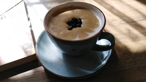 Dalgona Kahve Görünümlü  Sütü Leziz ve Yoğunlaştırılmış Yağmur Havası İçeceği :)