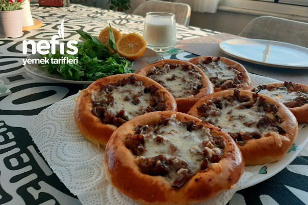 kusbasili-kasarli-tombik-ekmek-1.jpg
