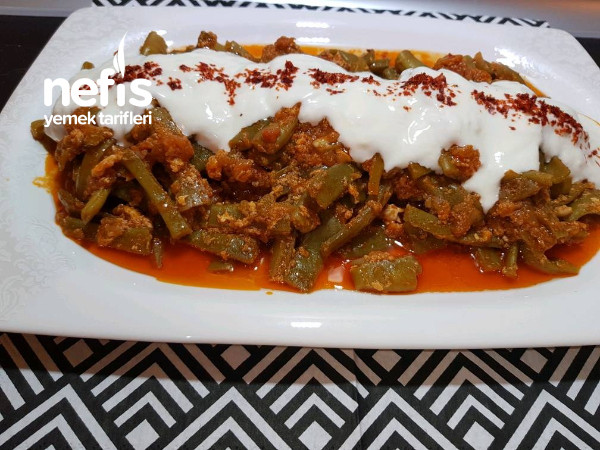 Yumurtalı Taze Fasulye (Sarımsaklı Yoğurt Eşliğinde)