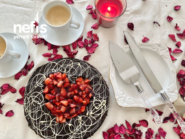 kalp şekilli çilekli mozaik pasta ( sevgililer günü pastası/ doğum günü pastası)