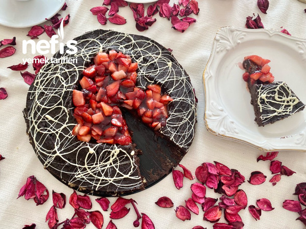 kalp şekilli çilekli mozaik pasta ( sevgililer günü pastası/ doğum günü pastası)