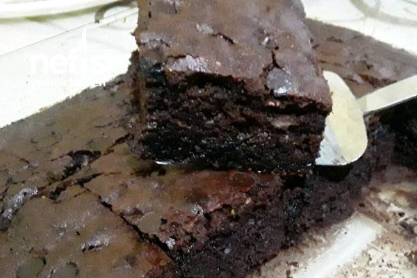 Browni Tadında Yeşil Kabaklı Nemli Kek (Mutlaka Deneyin)