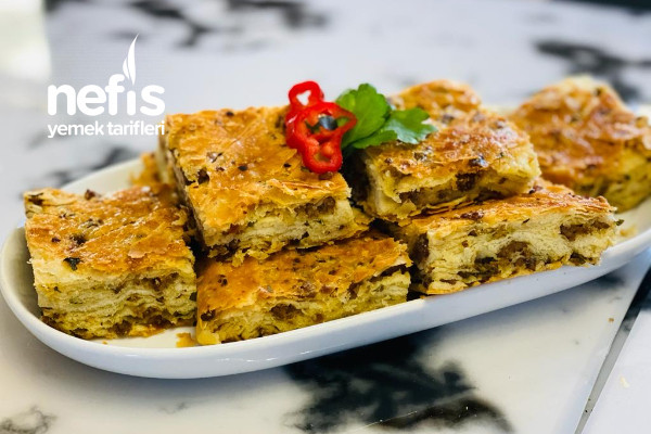 Herkesin Yapabileceği Kat Kat Kıymalı Börek