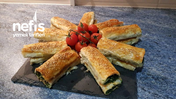 Baklavalık Yufkadan Ispanaklı Börek (Videolu)