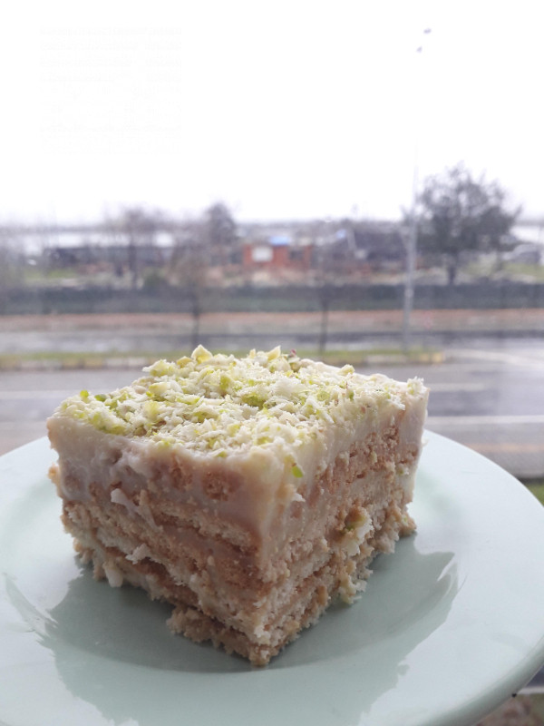 Bisküvili Muhallebi Pastası (Vanilya Severler İcin)