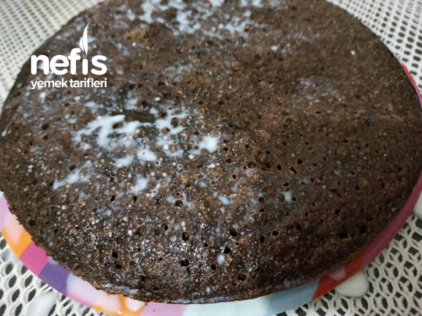 Fırınsız,irmikli, Çikolata Soslu Kek (Pasta Lezzetinde)
