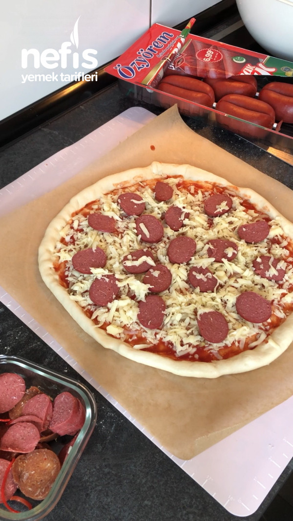 Taş Fırın Lezzetinde Pizza Tarifi (Püf Noktaları İle)