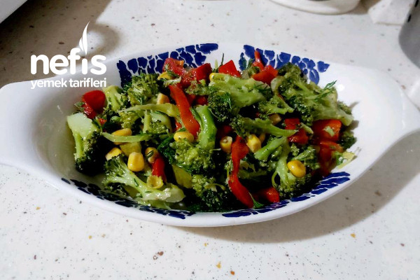 Brokoli Salatası (Buharda Pişmiş Brokoli )