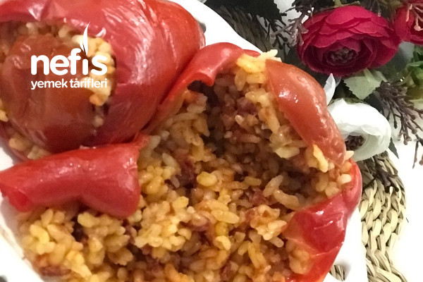 pastirmali-kirmizi-biber-dolmasidegisik-ve-lezzetli-bir-dolma-tarifi.jpg