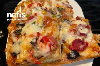 Bir Tarafı Karışık Diğer Yanı Tonbalıklı Olan İkili Pizza Tarifi