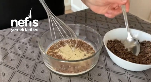Köpük Köpük Çikolatalı Mousse (Videolu)