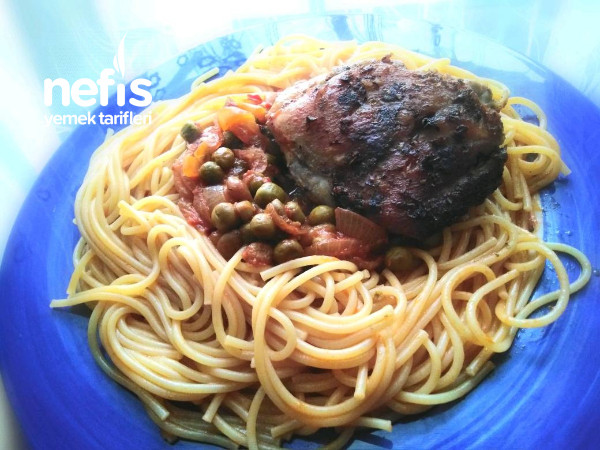 Farklı Tarif Arayanlara Bezelye ve Soğan Sos Eşliğinde Spagetti (Süzmeden)