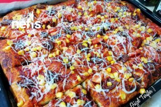 Evde Yapılacak En Lezzetli Ve Tam Ölçülü Orjinal Tarifli Pizza (Videolu) Tarifi