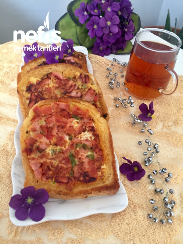 Tost Ekmeğinde Menemenli pizzalı tost