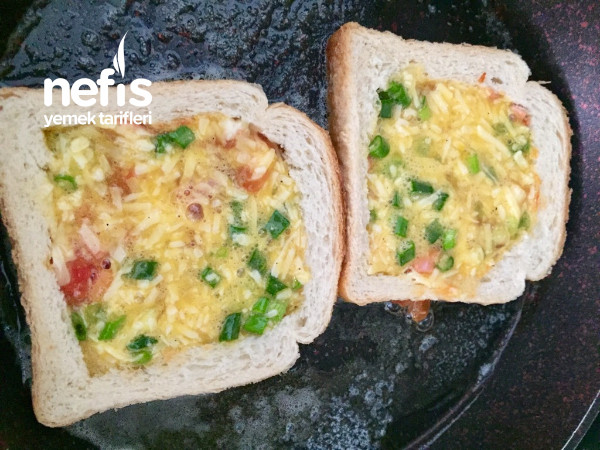 Tost Ekmeğinde Menemenli pizzalı tost